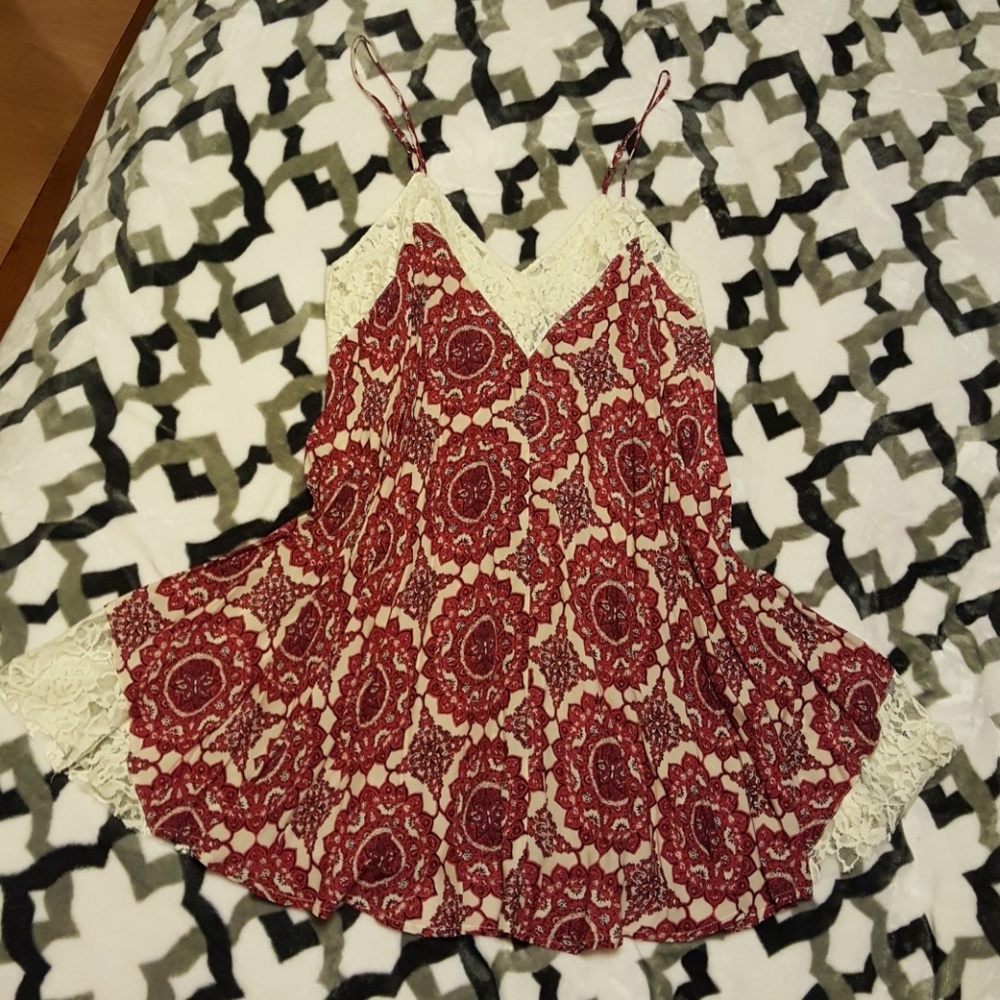 Forever 21 Flowy dress with lace